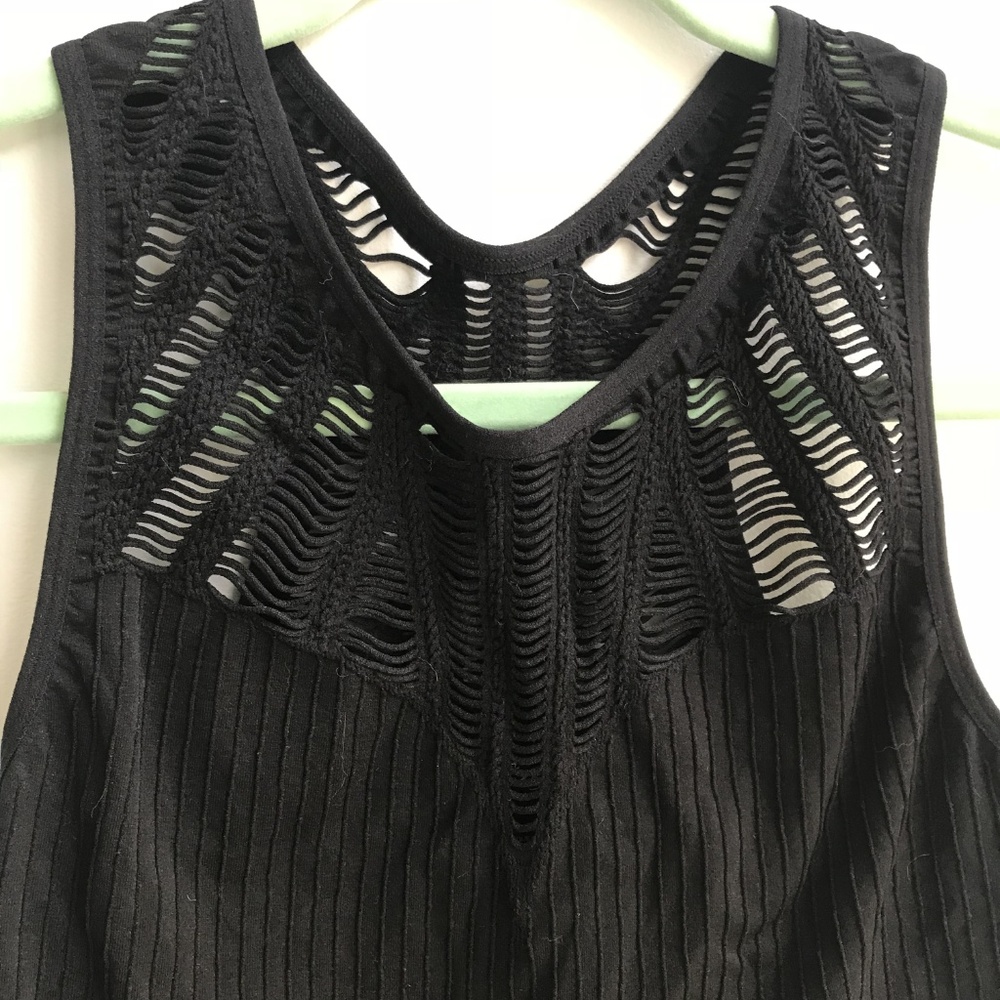 [Express] Cropped Tank - Picture 3 of 6